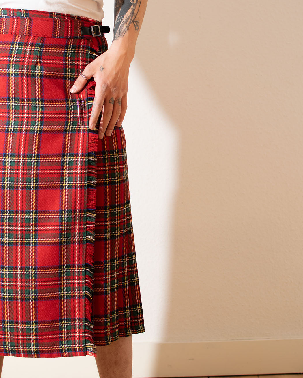 Bei PICK UP in Düsseldorf findest Du Tiger of London, Tartan Mens Long Kilt, Red  und viel mehr von Tiger of London