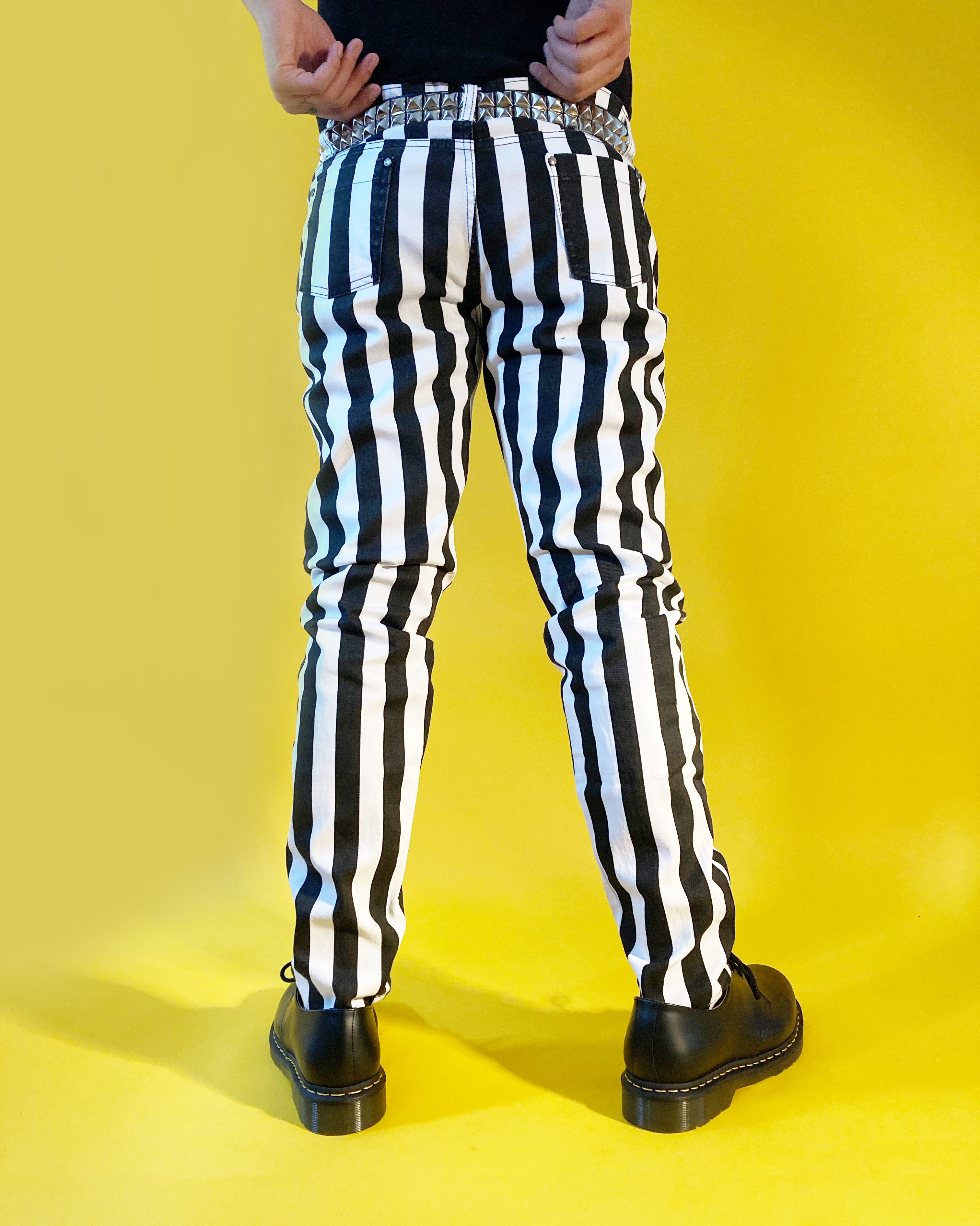 Bei PICK UP in Düsseldorf findest Du Run & Fly, JM1105, Wide Striped Skinny Jeans, Black/ White, UNISEX  und viel mehr von RUN & FLY