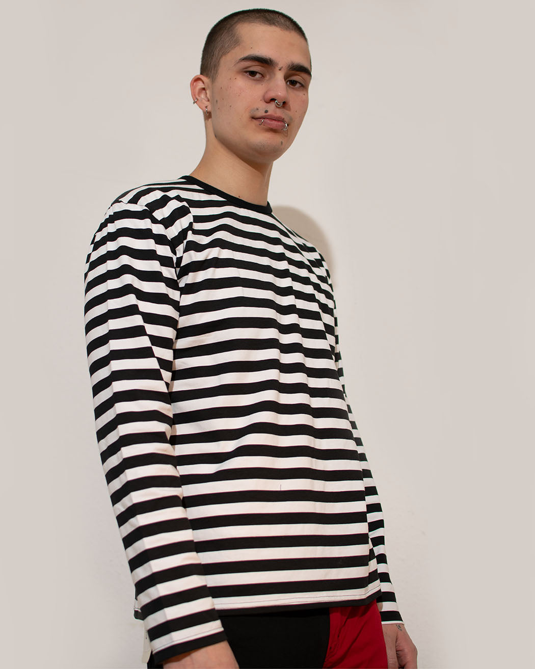 Bei PICK UP in Düsseldorf findest Du Run & Fly, Mens Striped Long Sleeve, Black/White  und viel mehr von RUN & FLY