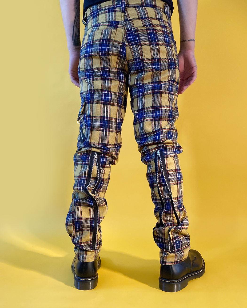 Bei PICK UP in Düsseldorf findest Du Tiger of London, Zip Bondage Tartan Pant, Yellow  und viel mehr von Tiger of London