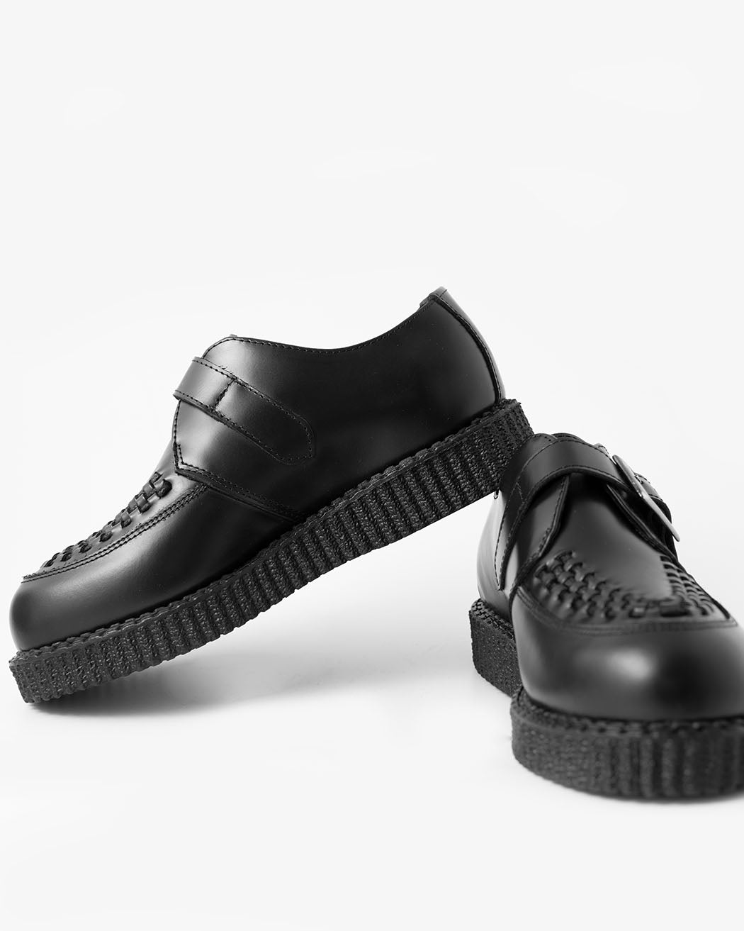 Bei PICK UP in Düsseldorf findest Du BBC, 16027, Creeper Polido Black, Buckle  und viel mehr von BBC