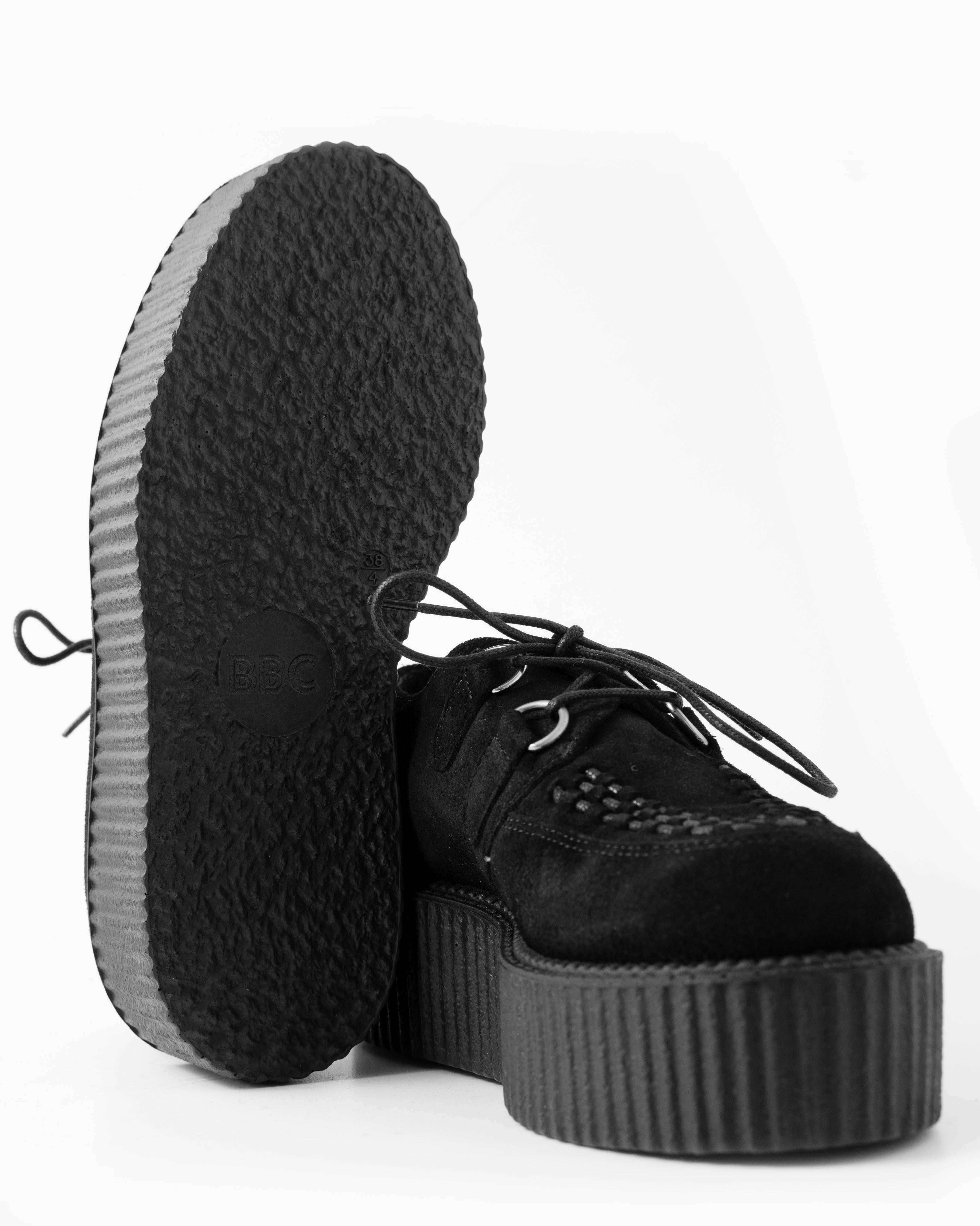 Bei PICK UP in Düsseldorf findest Du BBC, Creeper, UMD Double Sole, Black Suede  und viel mehr von BBC
