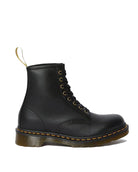 Bei PICK UP in Düsseldorf findest Du Dr. Martens, 1460 Vegan Black  und viel mehr von Dr. Martens
