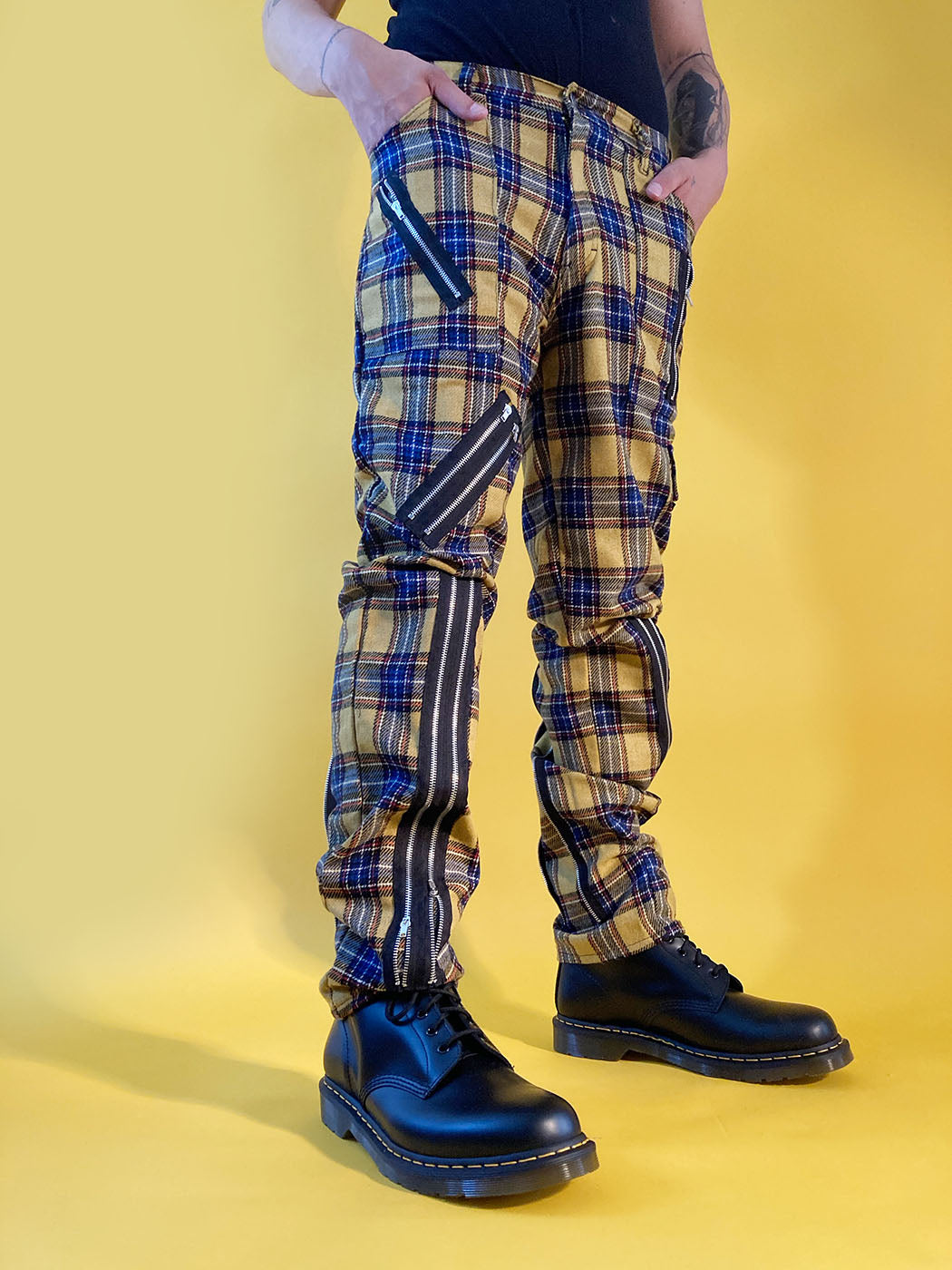 Bei PICK UP in Düsseldorf findest Du Tiger of London, Zip Bondage Tartan Pant, Yellow  und viel mehr von Tiger of London