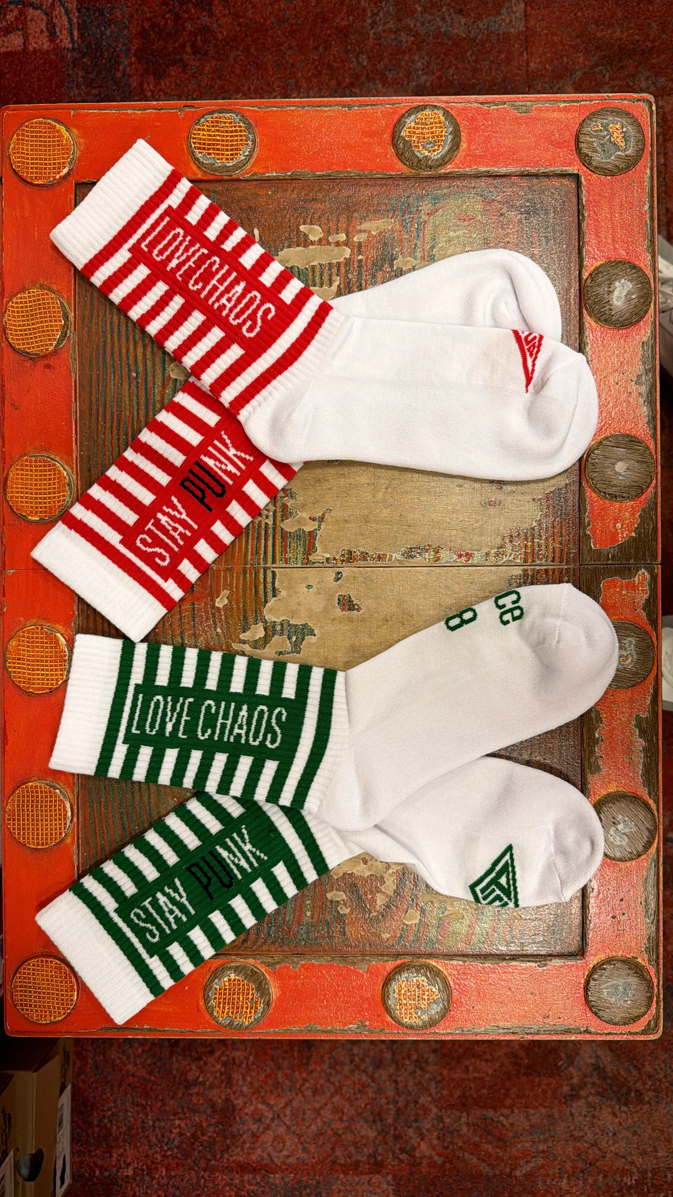 PICK UP Striped Socks Weiß/Grün – Detailansicht Logo und Ferse