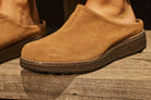 Blundstone 2686 Clog Sahara Tan Suede – Seitenansicht | PICK UP Düsseldorf