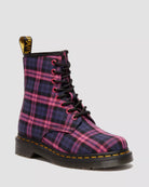 Bei PICK UP in Düsseldorf findest Du Dr. Martens, 1460 Pink Multi Tartan  und viel mehr von Dr. Martens