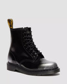 Bei PICK UP in Düsseldorf findest Du Dr. Martens, 1460 Iz Silver Arcadia  und viel mehr von Dr. Martens