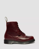 Dr. Martens 1460 Pascal Burgundy Classic Calf Made in England 8-Loch Boot aus dunkelrotem Leder mit gelber Rahmennaht