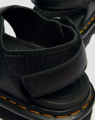 Dr. Martens Zebzag Sandal Black Pisa – Detailansicht | PICK UP Düsseldorf