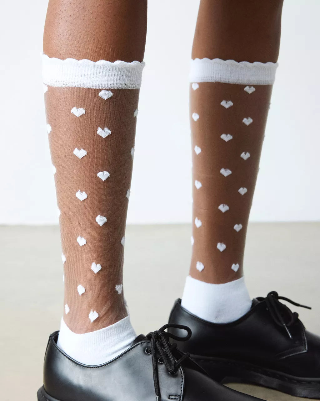 Dr. Martens kurze Mesh Socken mit Herzmuster Weiß/Schwarz
