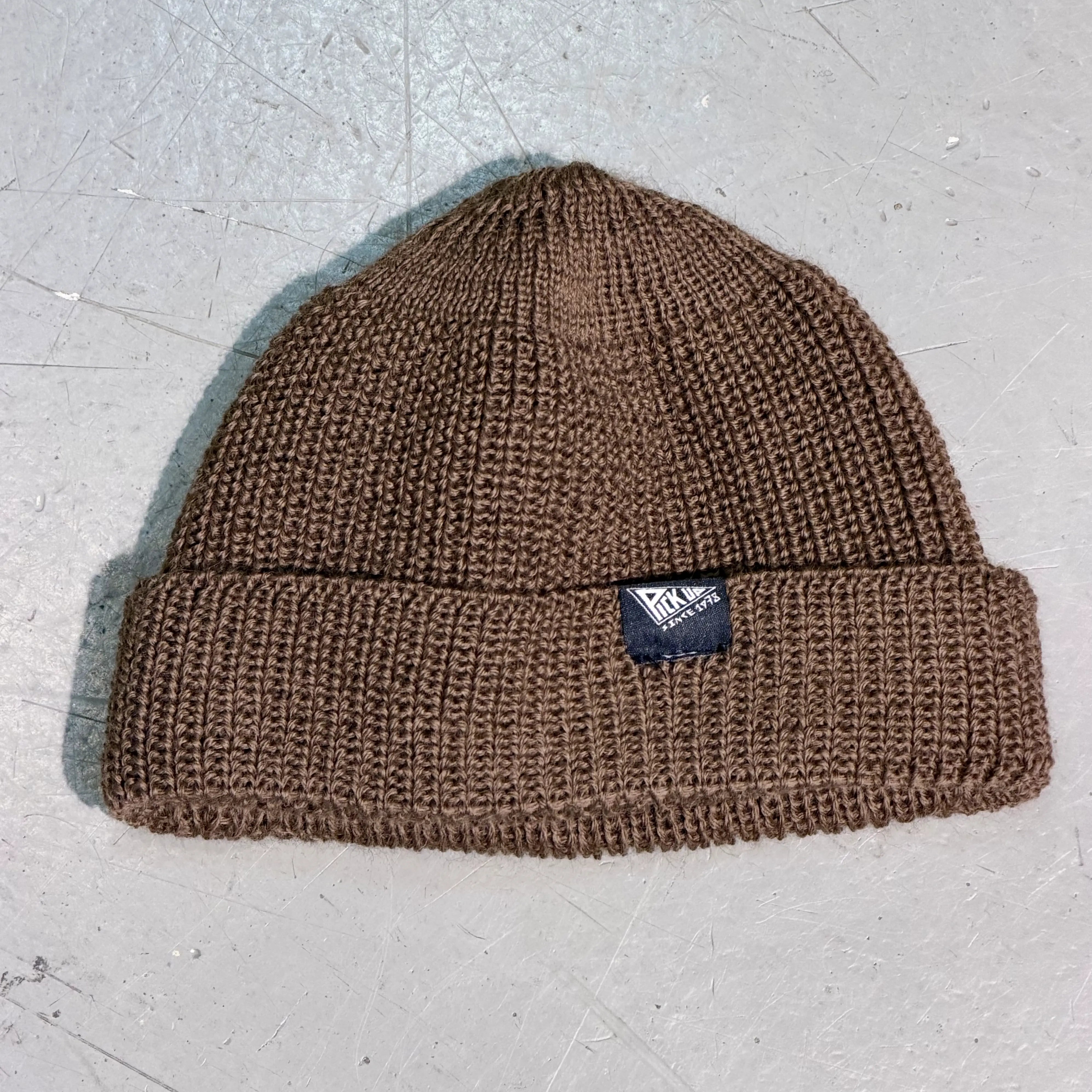 Bei PICK UP in Düsseldorf findest Du Pick Up, Walfänger Mütze Taupe Braun  und viel mehr von Leuchtfeuer Strickwaren