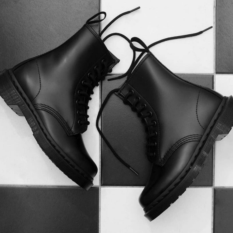 Dr. Martens 1460 MONO in Düsseldorf