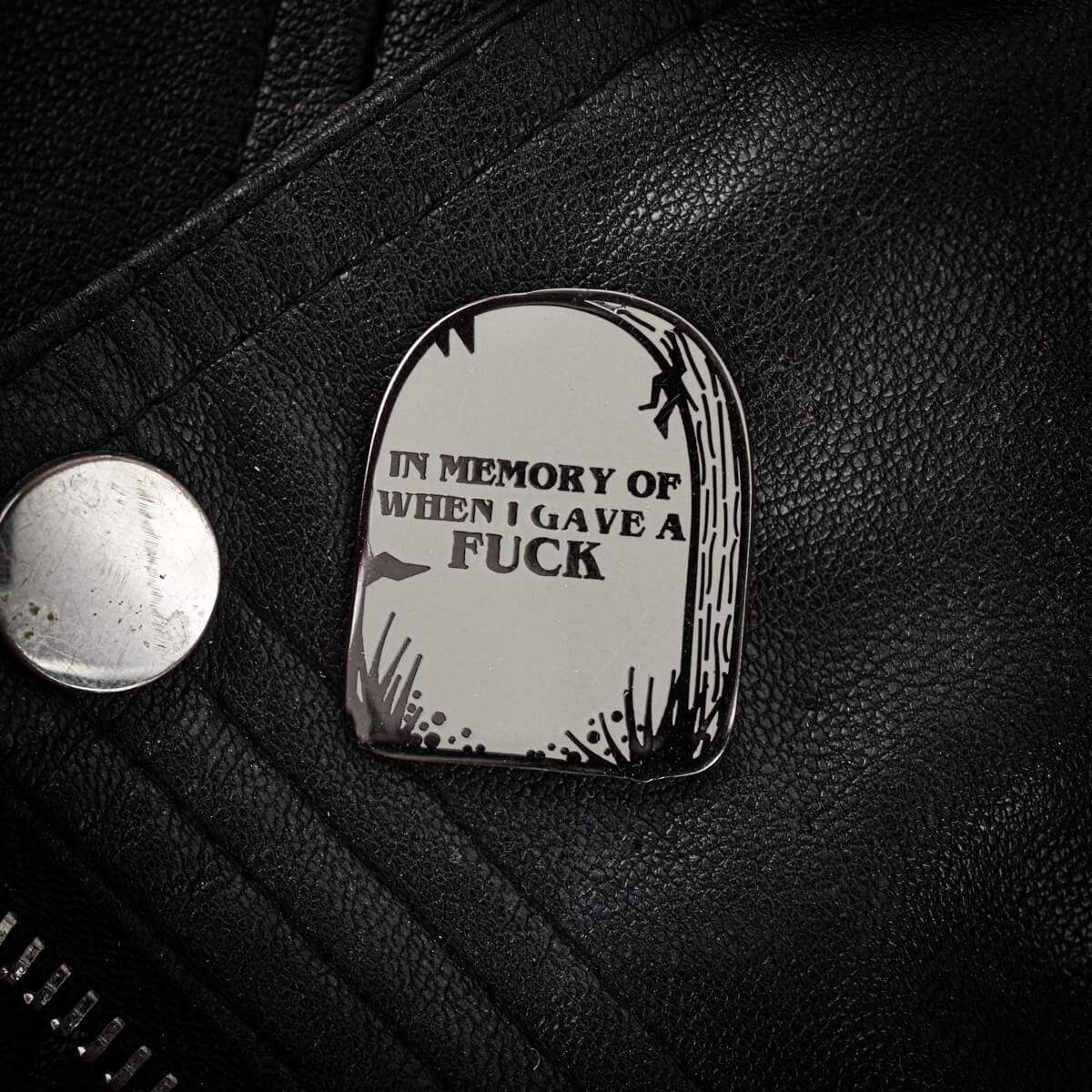 Extreme Largeness In Memory of When I Gave a Fuck Emaille Pin Anstecker