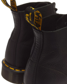 Dr. Martens 101 Black Ambassador Boots - Detailansicht Ösen und Schnürung