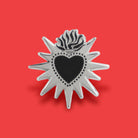 Extreme Largeness Black Sacred Heart Emaille Pin Anstecker