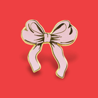 Ribbon Bow Enamel Pin von Extreme Largeness mit Schleifen-Motiv