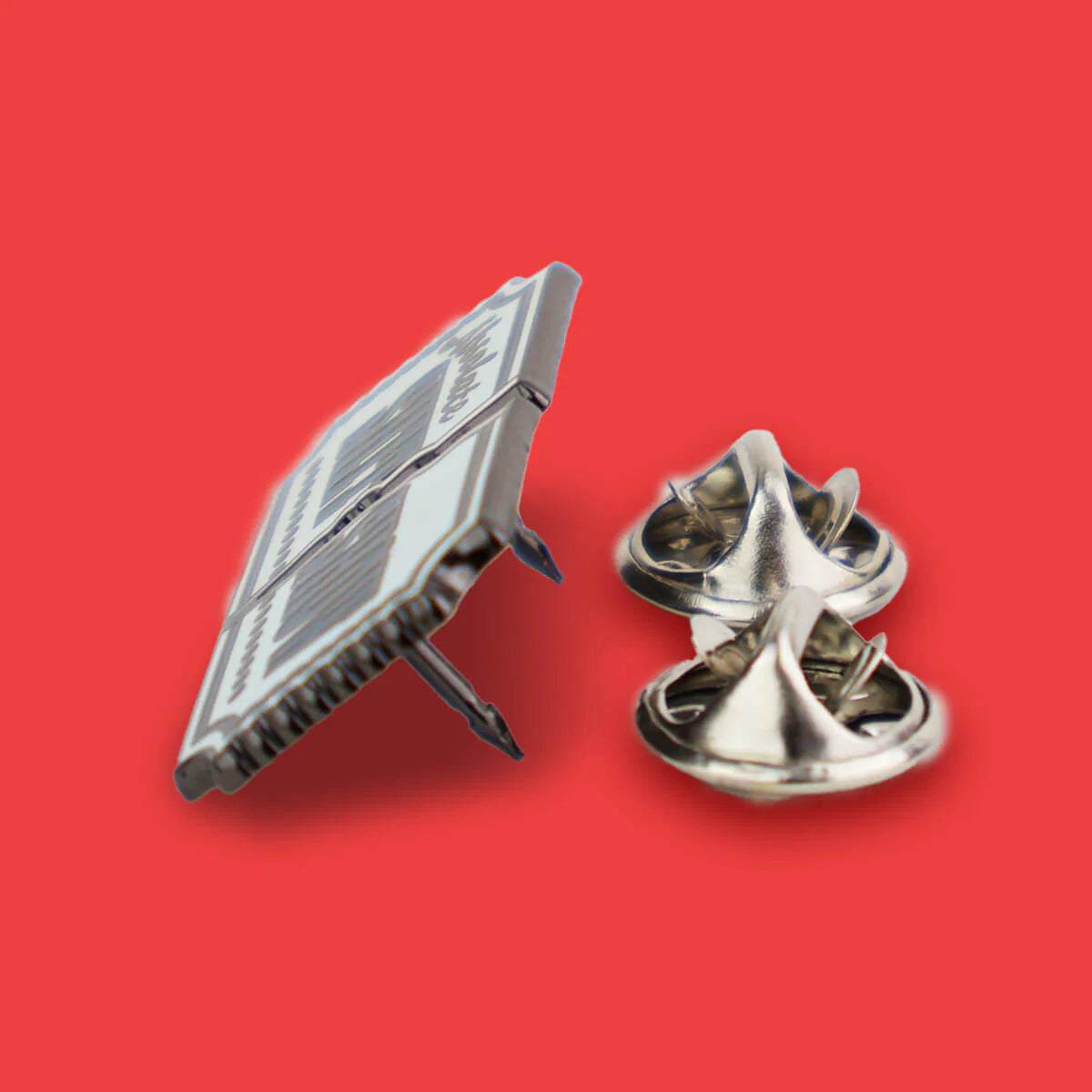 Extreme Largeness, ABSOLUTE SHIT SHOW ENAMEL PIN – Detailansicht | PICK UP Düsseldorf