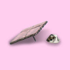 Extreme Largeness, MY BODY MY CHOICE ENAMEL PIN – Detailansicht | PICK UP Düsseldorf
