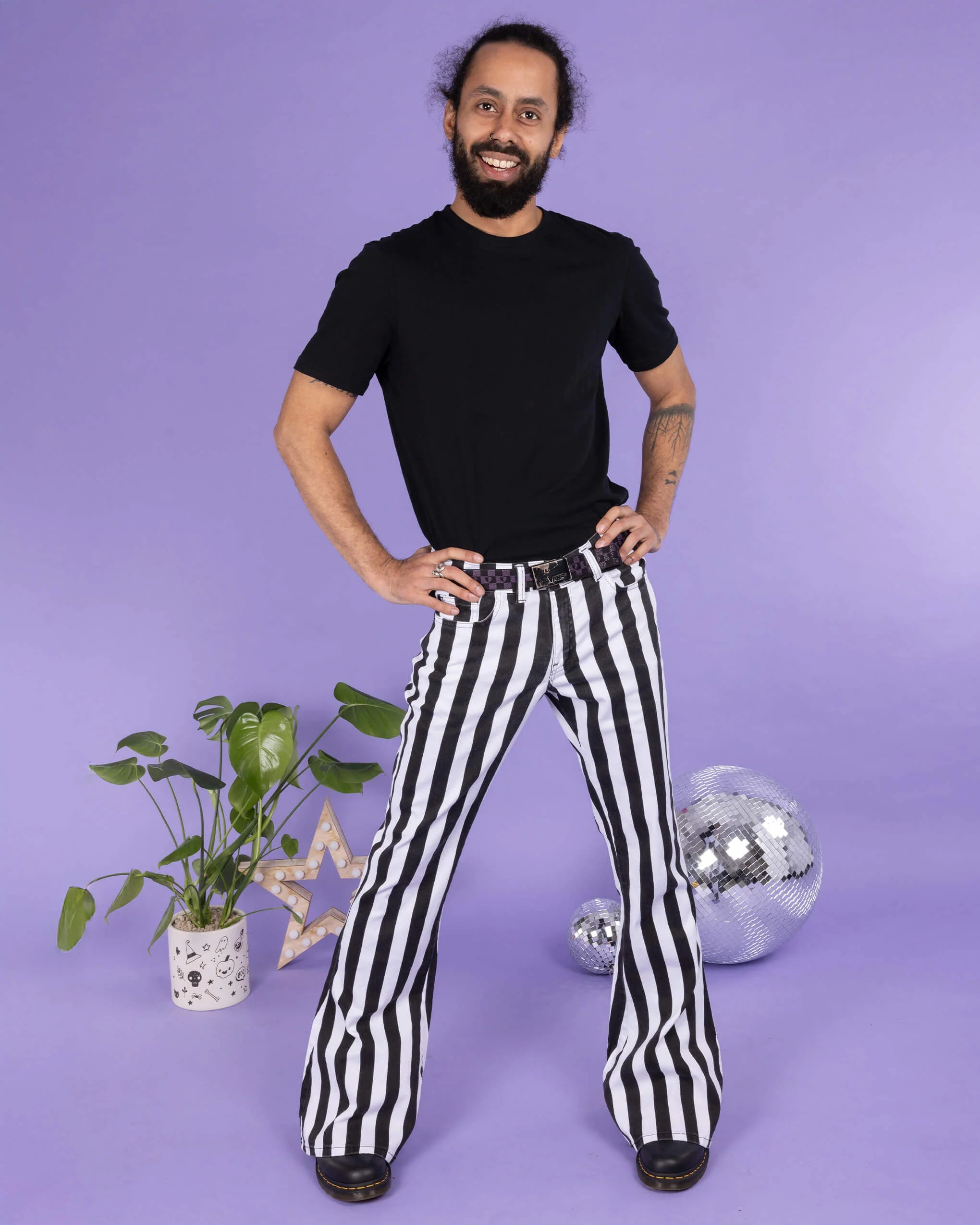 Bei PICK UP in Düsseldorf findest Du Run & Fly, JM1407, Wide Striped Skinny Jeans w/ Bellbottoms Black/ White, UNISEX  und viel mehr von RUN & FLY