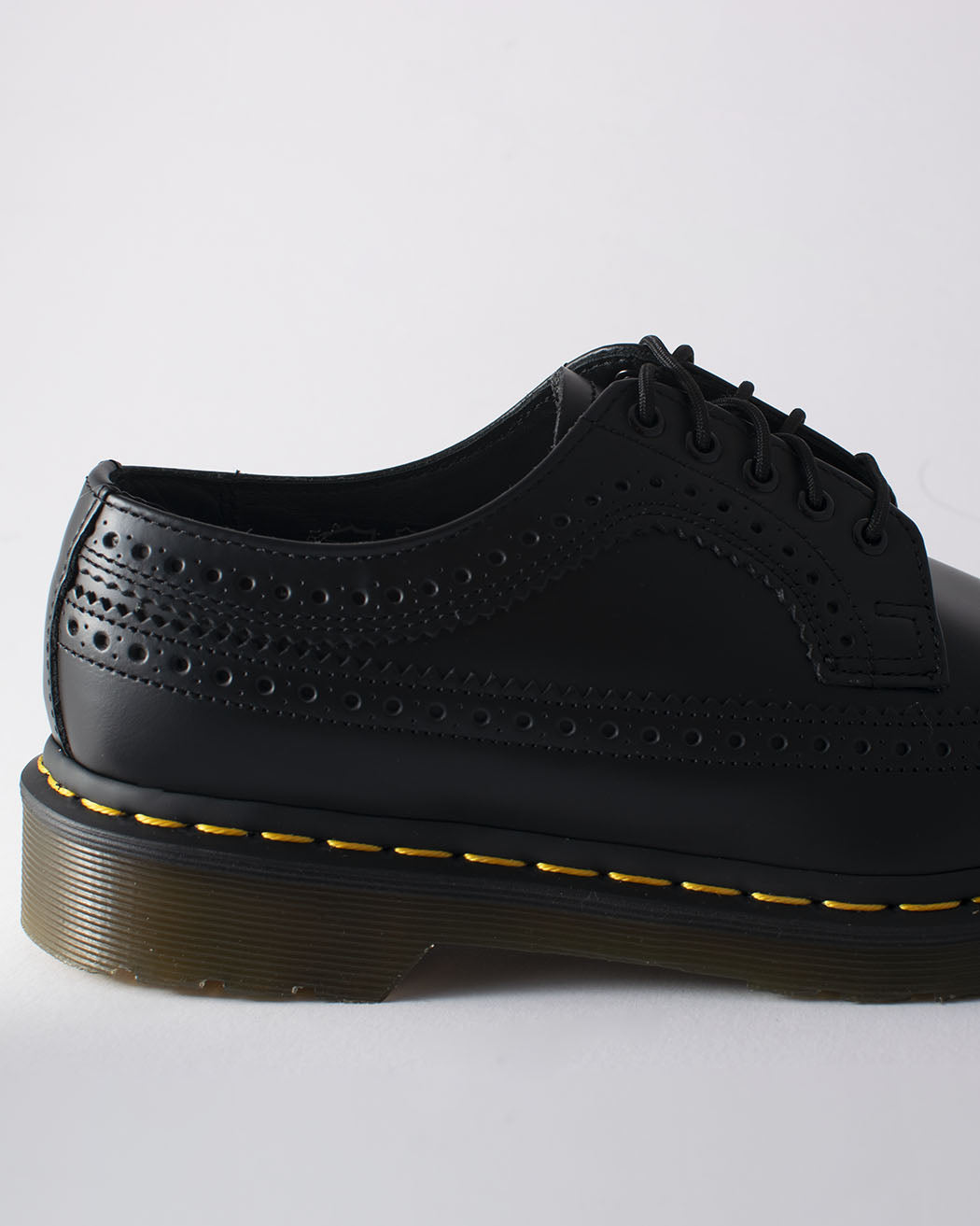 Dr. Martens 3989 Leder Brogues mit AirWair Sohle fur individuellen Stil